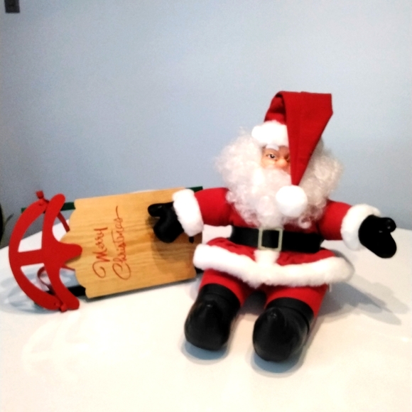 18" Santa with 11" sled - Picture 1 of 6